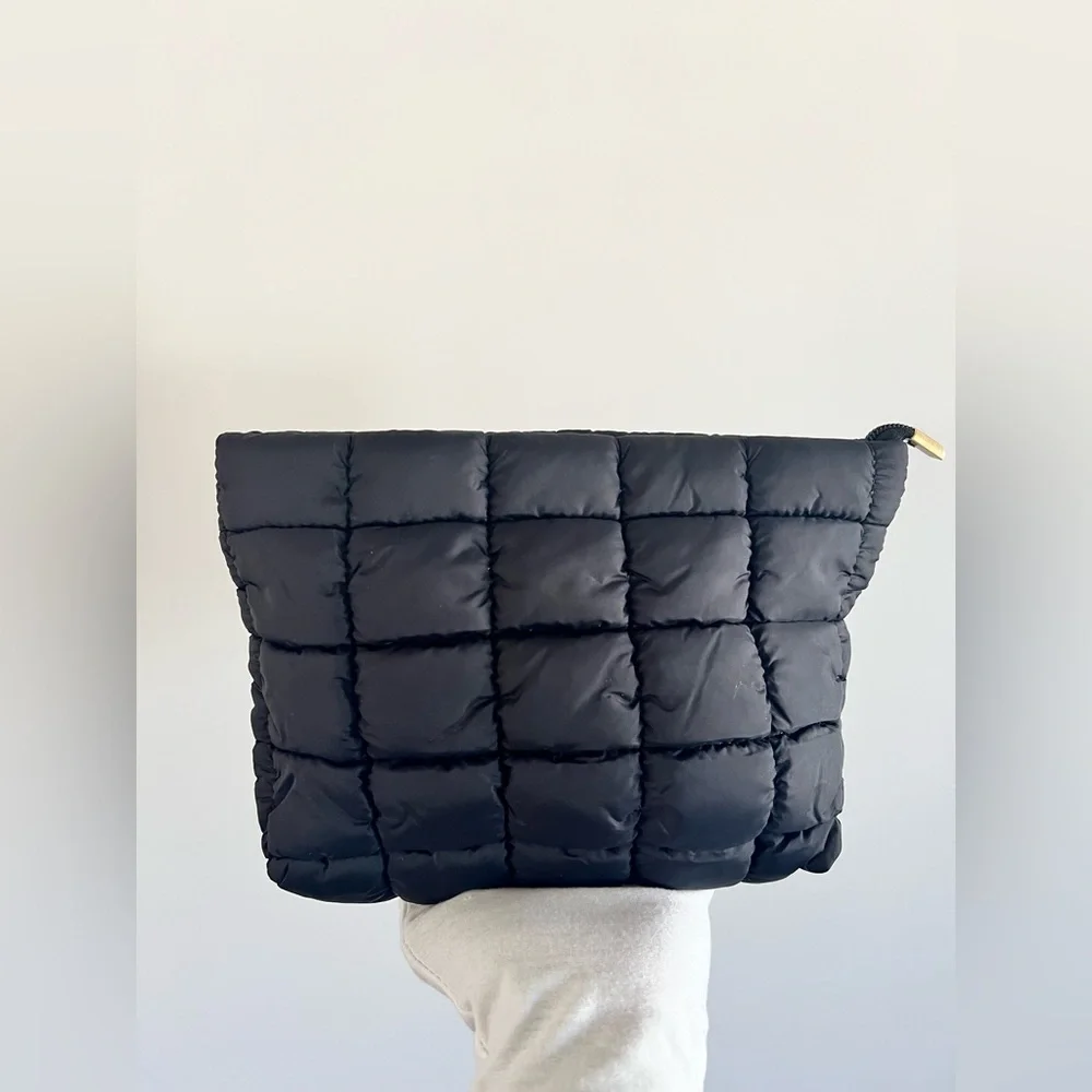 Black puffer pouch New